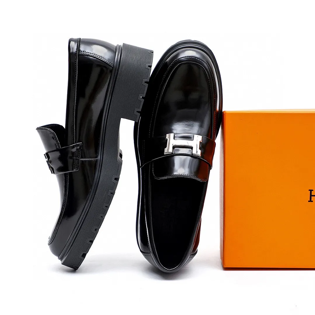 Men's shoes 💰700 💐[HERMES] popular men's shoes counter original items! The world's top brands...Luxury quality...//Fashion and high-end footwear 👍💪🏻...give you a low-key luxury comfort experience👍. The upper is made of pure Italian imported original open-edge beaded cowhide. Sweat-absorbent cowhide leather lining. Comfortable and breathable. The original rubber-plastic flower foam light outsole is high-end and classy. Luxurious and noble!! .. OEM factory shipment [Hug] stall.. Original plate. Welcome to taste..39-45 (38.45.46🉑️Customized)